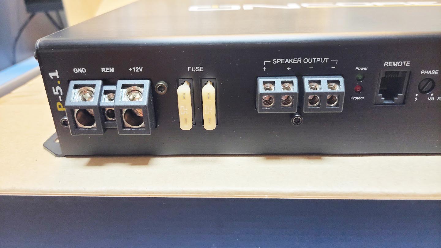 ONCORE 600D 컴팩트 사이즈 앰프