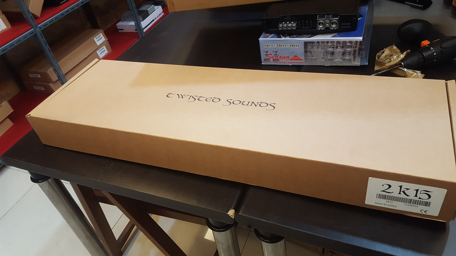 최상위 TWISTED SOUND 200와트4채널앰프 + 얼티메이텀 3800D 우퍼전용 앰프 패키지