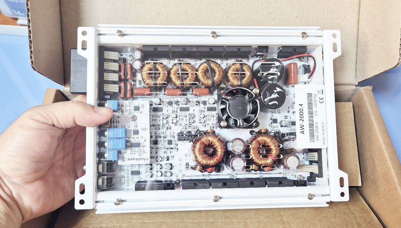 울프람 AW2000.4 컴팩트 사이즈 앰프